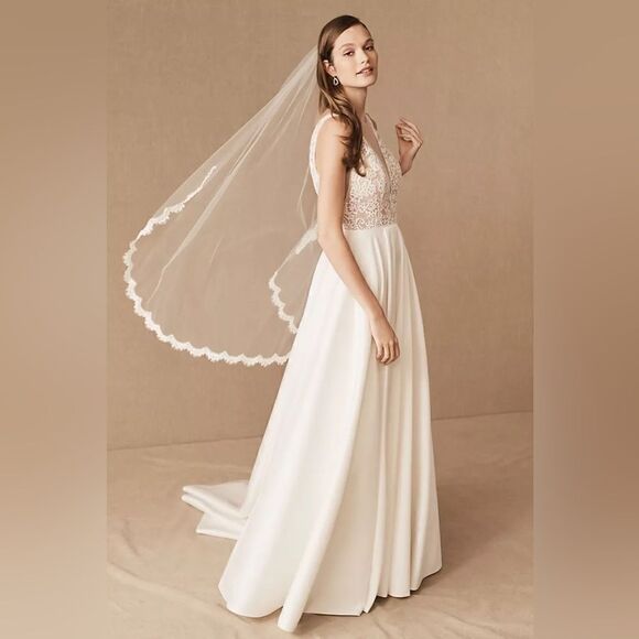BHLDN Scalloped Fingertip Veil - Picture 1 of 6